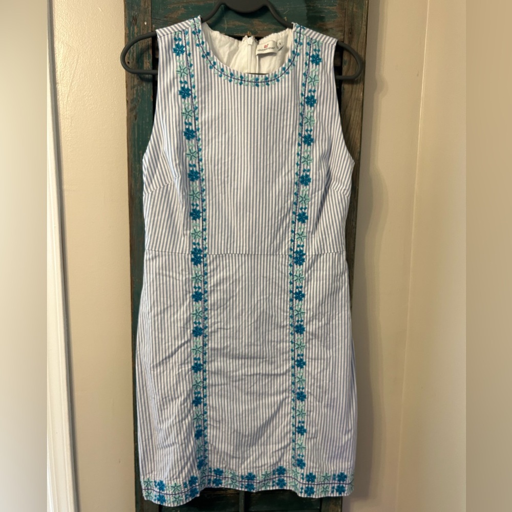 Vineyard vines pop embroidered shift dress